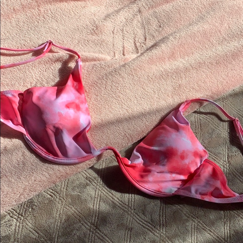 Pink tie-dye underwire bikini